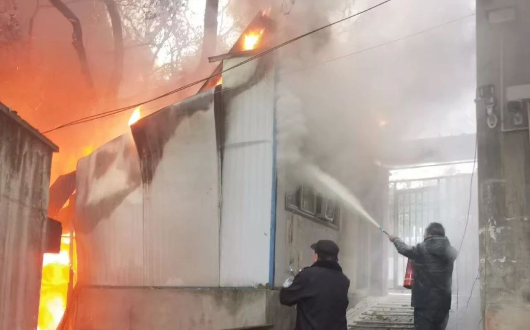 春潮涌动练兵忙 守护安全显担当 ——中安国保项目开展防暴、消防应急演练培训