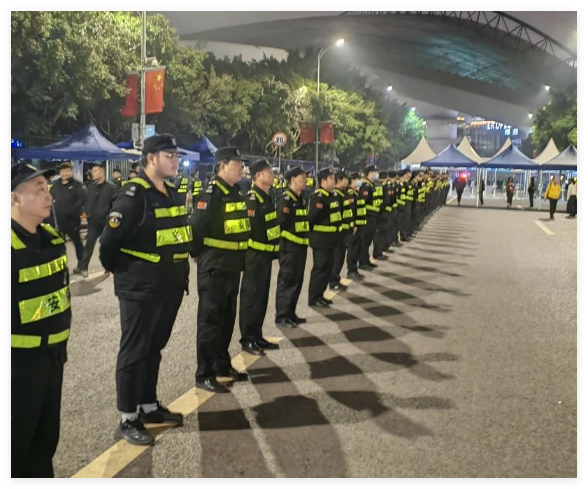 国庆我在岗 守护中国红