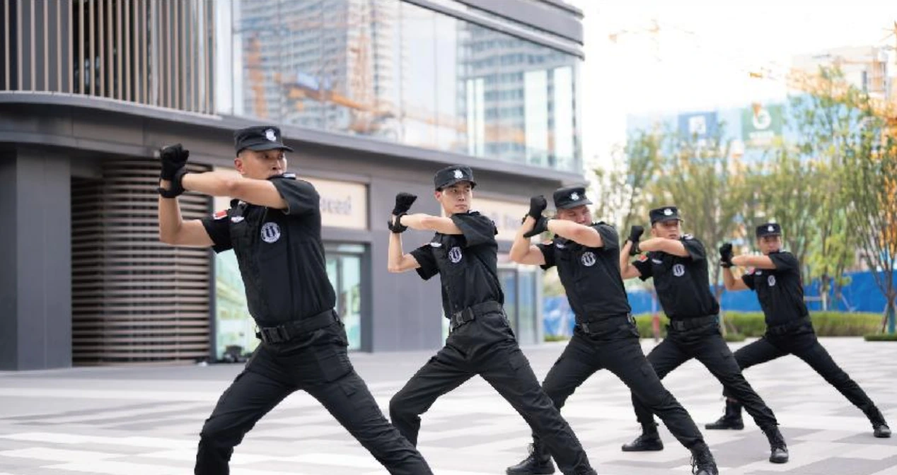 中安国保专业安保队伍开展队列训练